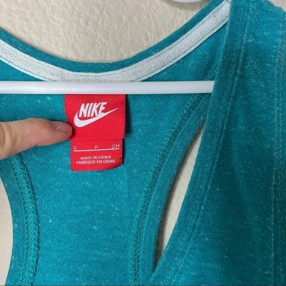 Nike Tank - Picture 2 of 4
